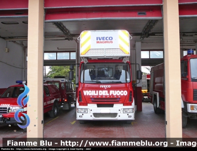 Iveco EuroFire 150E28 II serie
Vigili del Fuoco
Comando Provinciale di Livorno
Distaccamento di Portoferraio (LI)
AutoScala con asse posteriore sterzante HZL e scala snodata GL da 32 metri allestimento Iveco-Magirus
VF 22948
Parole chiave: Iveco EuroFire_150E28_IIserie VF22948