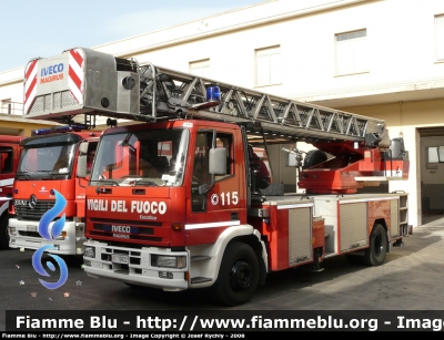 Iveco EuroFire 150E27 I serie
Vigili del Fuoco
Comando di Pescara
VF 19922
Parole chiave: Iveco EuroFire_150E27_Iserie VF19922