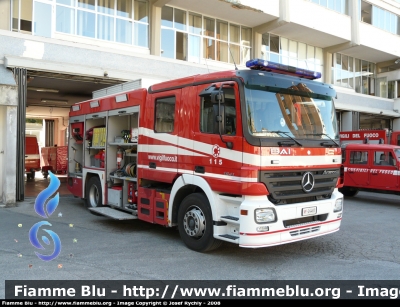 Mercedes-Benz Actros 1841 II serie
Vigili del Fuoco
Comando Provinciale di Ancona
VF 24467
Parole chiave: Mercedes-Benz Actros_1841_IIserie VF24467