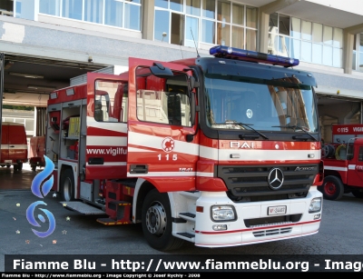 Mercedes-Benz Actros 1841 II serie
Vigili del Fuoco
Comando Provinciale di Ancona
VF 24467
Parole chiave: Mercedes-Benz Actros_1841_IIserie VF24467