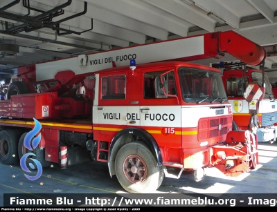 Fiat 300PC
Vigili del Fuoco
Comando Provinciale di Venezia
Distaccamento Permanente di Mestre (VE)
AutoGru da 16 ton allestimento Cristanini
VF 11679
Parole chiave: Fiat 300PC VF11679