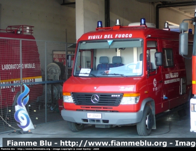 Mercedes-Benz Vario 614D
Vigili del Fuoco
Comando Provinciale Venezia-Mestre
Nucleo Soccorso Aeroportuale-NBCR
VF23465
Parole chiave: Mercedes-Benz Vario_614D VVF_Venezia_Mestre VF23465