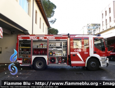 Iveco Stralis AF190S40 I serie
Vigili del Fuoco
Comando Provinciale di Firenze
AutoPompaSerbatoio
VF 23653
Parole chiave: Iveco Stralis_AF190S40_Iserie VF23653