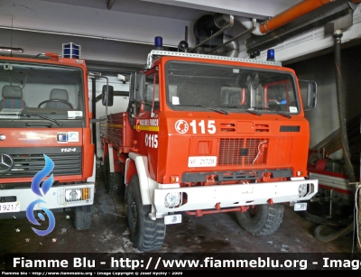 Iveco 80-17
Vigili del Fuoco
Comando Provinciale di Firenze
Autocarro della Colonna Mobile Regionale Toscana
VF 21729
Parole chiave: Iveco 80-17 VF21729