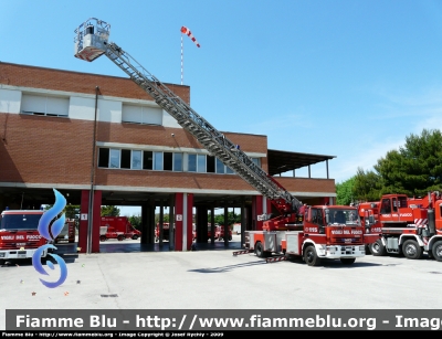 Iveco EuroFire 150E27 I serie
Vigili del Fuoco
Comando Provinciale di Livorno
VF 19391
Parole chiave: Iveco EuroFire_150E27_Iserie VF19391