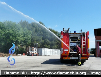 Iveco Stralis AF190S40 I serie
Vigili del Fuoco
Comando Provinciale di Livorno
AutoPompaSerbatoio
VF 23657
Parole chiave: Iveco Stralis_AF190S40_Iserie VF23657