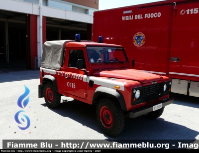 Land Rover Defender 90
Vigili del Fuoco
Comando Provinciale di Livorno
Nucleo NBCR
VF 23896
Parole chiave: Land-Rover Defender_90 VF23896