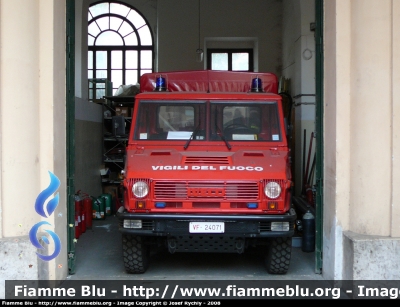 Iveco VM90
Vigili del Fuoco
Comando Provinciale di Roma
Distaccamento Cittadino di Ostiense
Nucleo NBCR
allestimento Baggio & De Sordi
VF 24071
Parole chiave: Iveco VM90 VF24071