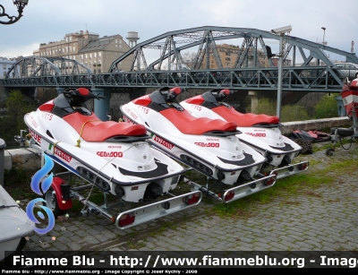 Bombardier SeaDoo
Vigili del Fuoco
Nucleo Sommozzatori Roma

Parole chiave: Bombardier SeaDoo VF