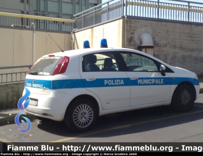 Fiat Grande Punto
Polizia Municipale Aci Sant'Antonio (CT)
Parole chiave: Fiat_Grande_Punto_PM_Aci_Sant'Antonio