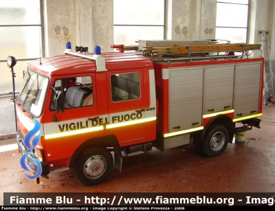 Iveco OM 79-13
Vigili del Fuoco
AutoPompaSerbatoio
VF 13702
Parole chiave: Iveco OM 79-13 VF13702