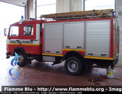 Iveco OM 79-13
Vigili del Fuoco
AutoPompaSerbatoio
VF 13702
Parole chiave: Iveco OM 79-13 VF13702