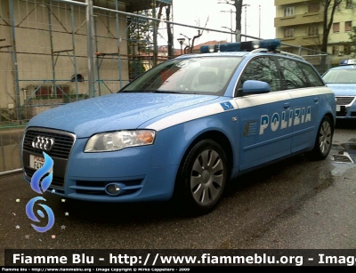 Audi A4 Avant IV serie
Polizia di Stato
Polizia Stradale in servizio sulla tangenziale di Mestre
POLIZIA F4702
Parole chiave: Audi A4_Avant_IVserie PoliziaF4702