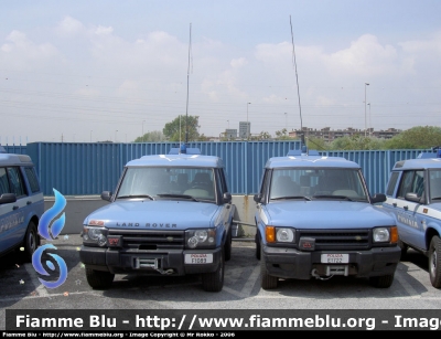 Land Rover Discovery II serie restyle
Polizia di Stato
Reparto Mobile
con antenna sul tetto
Polizia F1089 e Polizia E1722
Parole chiave: Land-Rover Discovery_IIserie_Restyle PoliziaF1089 PoliziaE1722