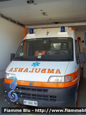 Fiat Ducato II serie
Pubblica Assistenza Campo nell'Elba (LI) 
Allestimento Grazia 
veicolo in dismissione
Parole chiave: Fiat Ducato_IIserie Ambulanza