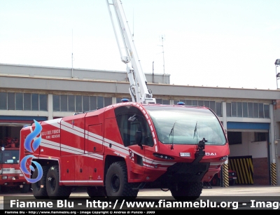 Oshkosh Bai Striker E
Vigili del Fuoco
Distaccamento Aeroportuale Fiumicino (RM)
VF 25299
Parole chiave: Oshkosh Bai Striker_E VF25299