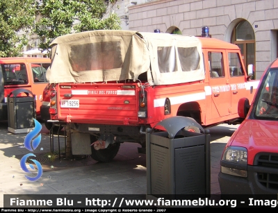 Land Rover Defender 130
Vigili del Fuoco
Fuoristrada di Servizio
VF 19256
Parole chiave: Land_Rover_Defender_130_VVF