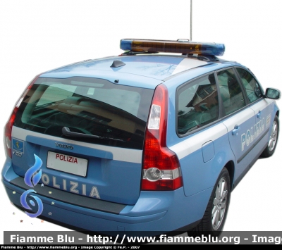 Volvo V50 I serie
Polizia Stradale in servizio sulla Milano Serravalle Milano Tangenziali
Assegnata al DPS Arcore -provvisoriamente senza numero sul tetto-
Parole chiave: Volvo V50_Iserie