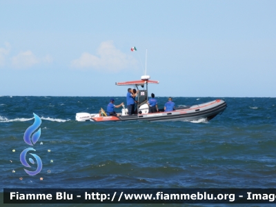 Gommone
Protezione Civile 
Provincia di Rimini
Parole chiave: Gommone