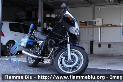 Moto Guzzi 850 T5
Polizia Locale Appiano sulla strada del vino (BZ)
Ortspolizei Eppan an der Weinstraße
POLIZIA LOCALE YA 02853
Parole chiave: Moto-Guzzi 850_T5 POLIZIALOCALEYA02853