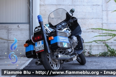 Moto Guzzi 850 T5
Polizia Locale Appiano sulla strada del vino (BZ)
Ortspolizei Eppan an der Weinstraße
POLIZIA LOCALE YA 02853
Parole chiave: Moto-Guzzi 850_T5 POLIZIALOCALEYA02853