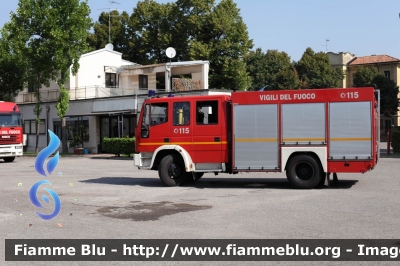 Iveco EuroFire 150E27 I serie
Vigili del Fuoco
Comando Provinciale di Mantova
AutoPompa Serbatoio allestimento Iveco Magirus
Ricondizionata Fortini
VF 18540
Parole chiave: Iveco EuroFire_150E27_Iserie VF18540