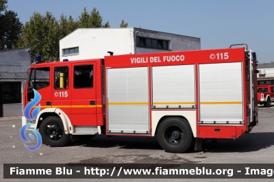 Iveco EuroFire 150E27 I serie
Vigili del Fuoco
Comando Provinciale di Mantova
AutoPompa Serbatoio allestimento Iveco Magirus
Ricondizionata Fortini
VF 18540
Parole chiave: Iveco EuroFire_150E27_Iserie VF18540