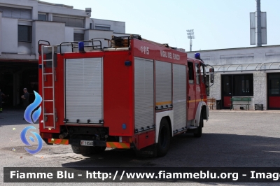 Iveco EuroFire 150E27 I serie
Vigili del Fuoco
Comando Provinciale di Mantova
AutoPompa Serbatoio allestimento Iveco Magirus
Ricondizionata Fortini
VF 18540
Parole chiave: Iveco EuroFire_150E27_Iserie VF18540