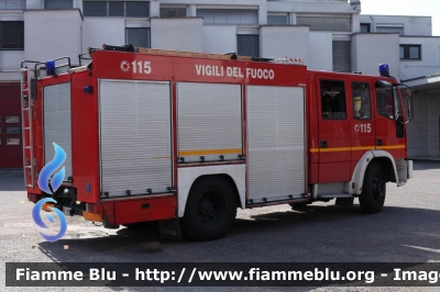 Iveco EuroFire 150E27 I serie
Vigili del Fuoco
Comando Provinciale di Mantova
AutoPompa Serbatoio allestimento Iveco Magirus
Ricondizionata Fortini
VF 18540
Parole chiave: Iveco EuroFire_150E27_Iserie VF18540