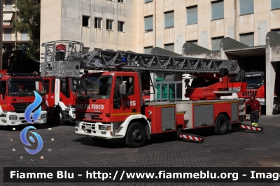 Iveco EuroFire 150E27 I serie
Vigili del Fuoco
Comando Provinciale di Catania
VF 19389
Parole chiave: Iveco EuroFire_150E27_I VF19389serie