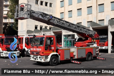 Iveco EuroFire 150E27 I serie
Vigili del Fuoco
Comando Provinciale di Catania
VF 19389
Parole chiave: Iveco EuroFire_150E27_I VF19389