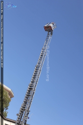 Iveco EuroFire 150E27 I serie
Vigili del Fuoco
Comando Provinciale di Catania
VF 19389
Parole chiave: Iveco EuroFire_150E27_I VF19389