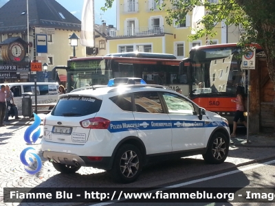 Ford Kuga I serie
Polizia Municipale - Gemeindepolizei - Polizai de Chemun
Ortisei - St. Ulrich in Gröden - Urtijëi (BZ)
POLIZIA LOCALE YA 914 AC
Parole chiave: Ford Kuga_Iserie POLIZIALOCALEYA914AC