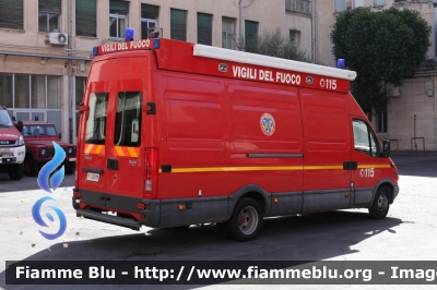 Iveco Daily III serie
Vigili del Fuoco
Comando Provinciale di Catania
Nucleo NBCR
VF 22079
Parole chiave: Iveco Daily_IIIserie VF22079