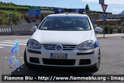 Volkswagen Golf V serie
Polizia Locale Appiano sulla strada del vino (BZ)
Ortspolizei Eppan an der Weinstraße
POLIZIA LOCALE YA 852 AC
Parole chiave: Volkswagen Golf_Vserie POLIZIALOCALEYA852AC