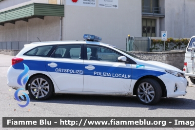 Toyota Auris Hybrid I serie
Polizia Locale Appiano sulla strada del vino (BZ)
Ortspolizei Eppan an der Weinstraße
POLIZIA LOCALE YA 961 AC
Parole chiave: Toyota Auris_Hybrid_Iserie POLIZIALOCALEYA961AC