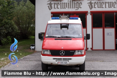 Mercedes-Benz Sprinter 4x4 I serie
Vigili del Fuoco
Unione Distrettuale Alta Val Pusteria
Corpo Volontario di Colle (Valle di Casies - BZ)
Freiwillige Feuerwehr Pichl
allestito Brandschutz Rosenbauer
VF 0YL BZ
Parole chiave: Mercedes-Benz Sprinter_4x4_Iserie VF0YLBZ