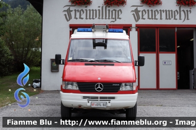 Mercedes-Benz Sprinter 4x4 I serie
Vigili del Fuoco
Unione Distrettuale Alta Val Pusteria
Corpo Volontario di Colle (Valle di Casies - BZ)
Freiwillige Feuerwehr Pichl
allestito Brandschutz Rosenbauer
VF 0YL BZ
Parole chiave: Mercedes-Benz Sprinter_4x4_Iserie VF0YLBZ