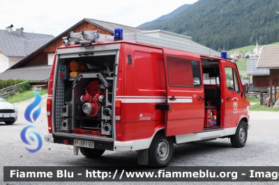 Mercedes-Benz 310
Vigili del Fuoco
Unione Distrettuale Alta Val Pusteria
Corpo Volontario di Colle (Valle di Casies - BZ)
Freiwillige Feuerwehr Pichl
allestito Brandschutz Rosenbauer
VF 0R1 BZ
Parole chiave: Mercedes-Benz 310 VF0R1BZ