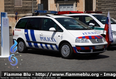 Volkswagen Sharan II Serie
Portugal - Portogallo
Policia - Transito
Polizia Stradale
Parole chiave: Volkswagen Sharan_IISerie_Policia Portogallo_Festa_della_Polizia_2009