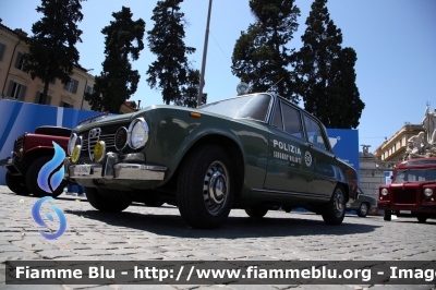 Alfa Romeo Giulia Super 1.6
Polizia di Stato
Squadra Volante
POLIZIA 39847
Parole chiave: Alfa-Romeo Giulia Super_Polizia39847_Festa_della_Polizia_2009