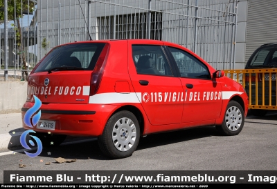 Fiat Punto III serie
Vigili del Fuoco
Comando di Roma
versione "Classic"
VF 24619
Parole chiave: Fiat Punto_IIIserie VF24619