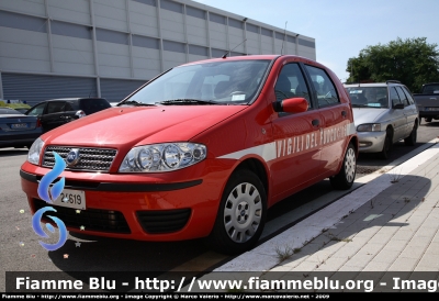 Fiat Punto III serie
Vigili del Fuoco
Comando di Roma
versione "Classic"
VF 24619
Parole chiave: Fiat Punto_IIIserie VF24619