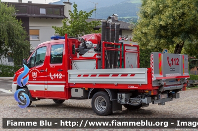 Mercedes-Benz Sprinter 4x4 III serie restyle
Vigili del Fuoco
Unione Distrettuale Valle Isarco
Corpo Volontario di Millan (BZ)
Freiwillige Feuerwehr Milland
Allestimento Kofler Fahrzeugbau
VF FW 38C
Parole chiave: Mercedes-Benz Sprinter_4x4_IIIserie_restyle VFFW38C