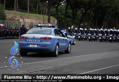 Alfa Romeo 159
Polizia di Stato
Squadra Volante
POLIZIA F7483
Parole chiave: Alfa-Romeo 159 PoliziaF7483 Festa_Della_Repubblica_2009