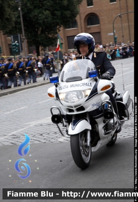 Bmw R850RT II serie
Polizia Municipale Roma
Parole chiave: Bmw R850RT_IIserie PM_Roma Festa_Della_Repubblica_2009