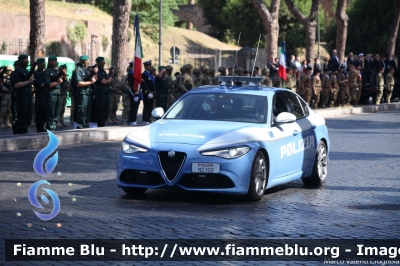 Alfa Romeo Nuova Giulia Q4
Polizia di Stato
Polizia Stradale
POLIZIA M2700
Parole chiave: Alfa_Romeo Nuova_Giulia_Q4 POLIZIAM2700