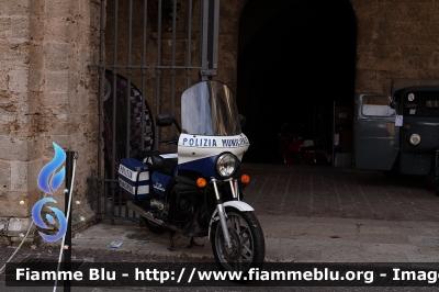 Moto-Guzzi V50
Polizia Municipale Rieti
*Moto conservata*
Parole chiave: Moto-Guzzi V50