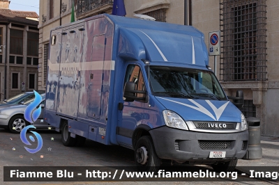 Iveco Daily IV serie restyle
Polizia di Stato
Reparto a Cavallo
POLIZIA H3209
Parole chiave: Iveco Daily_IVserie_restyle POLIZIAH3209