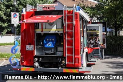 Mercedes-Benz Atego 1328 III serie
Vigili del Fuoco
Unione Distrettuale Bolzano
Corpo Volontario di Cornaiano (BZ)
Freiwillige Feuerwehr Girlan
Allestito Rosenbauer
VF 25D BZ
Parole chiave: Mercedes-Benz Atego_1328_IIIserie VF25DBZ